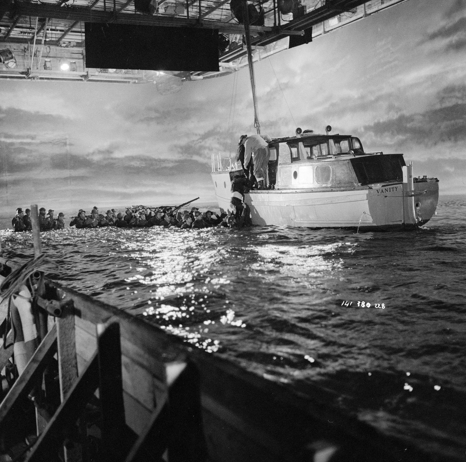 dunkirk-behind-the-scenes-image-01-confusions-and-connections