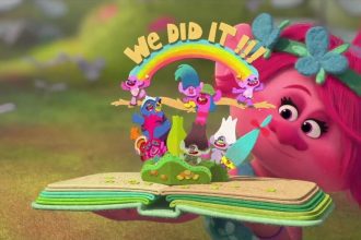 Ariana Grande sings with Trolls