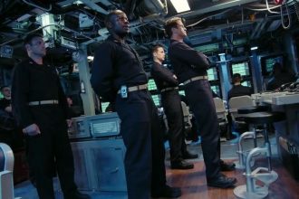 Gerard Butler goes under water