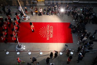 Fantastic Beasts: Wizarding World Wands supporting Lumos