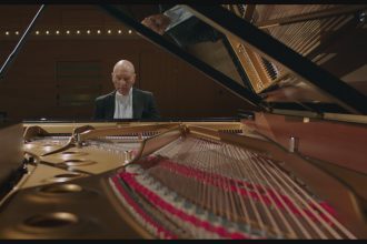 Can Patrick Stewart win over his stage fright?