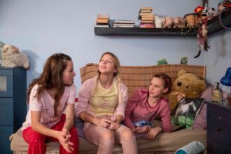 Three actresses, three children’s rooms, 10 days and 2,458 sexual predators.