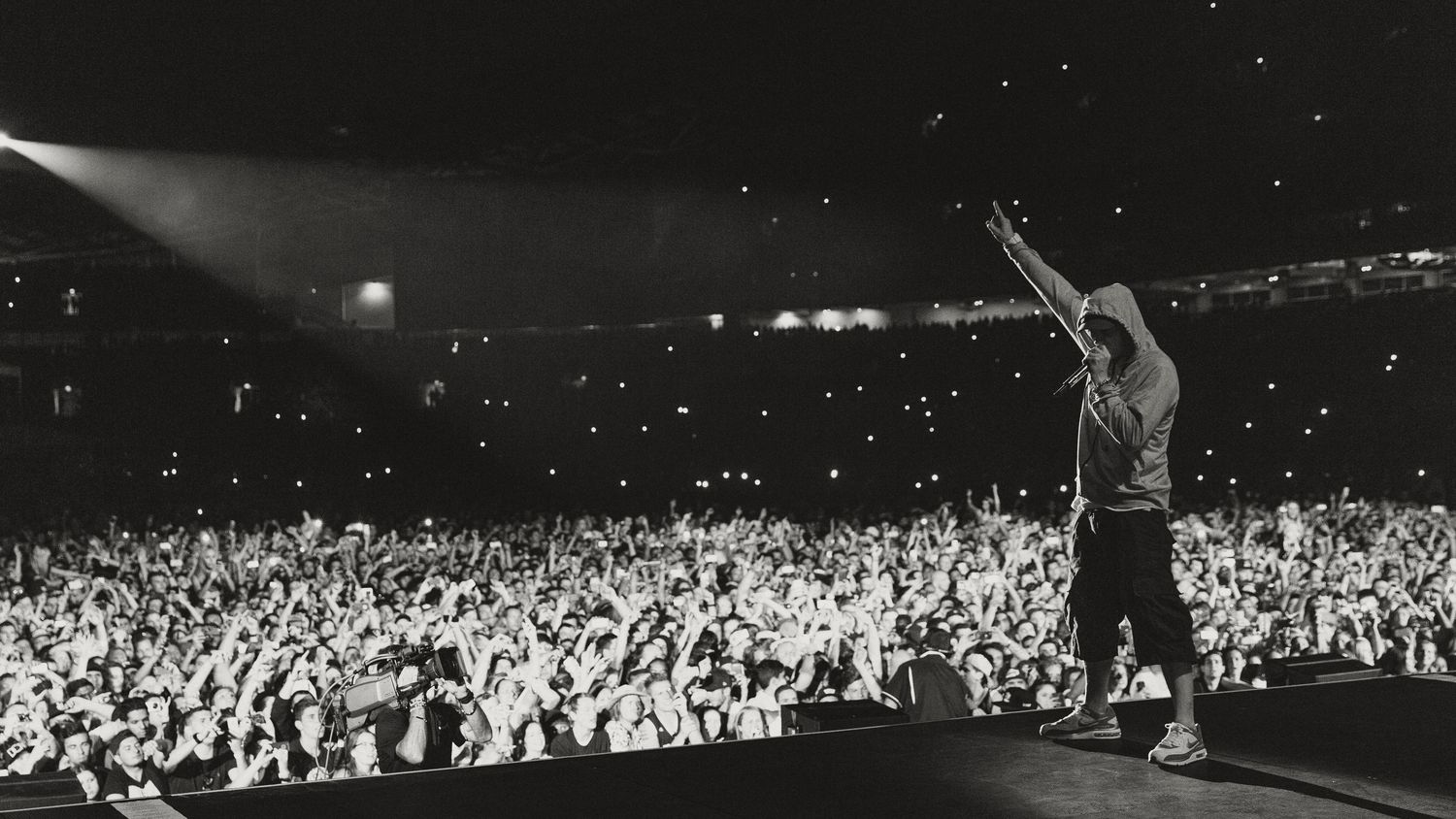 STANS-STILL-IMAGE_EMINEM-ON-STAGE_resize