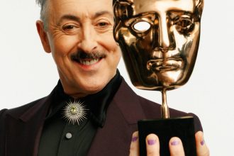 Alan Cumming To Host the 2026 EE BAFTA Film Awards